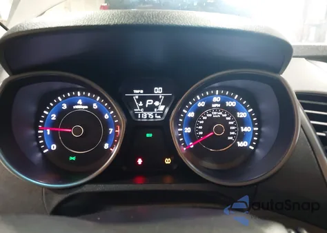 2016 Hyundai Elantra Value Edition z USA, uszkodzony, nr VIN 5NPDH4AE4GH772199